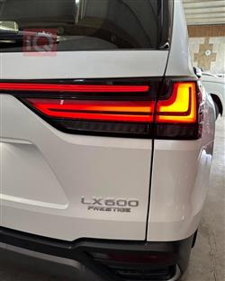 لێکزس LX